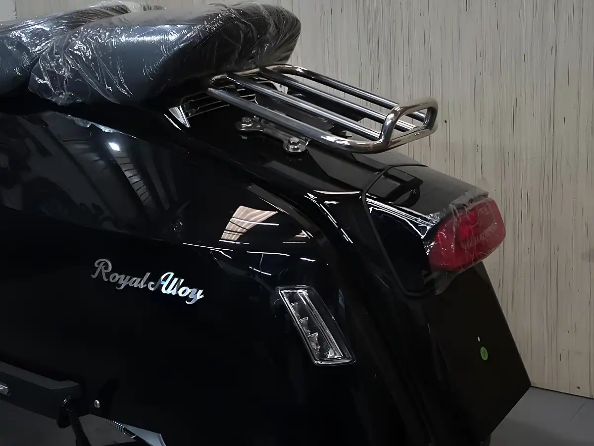Used Royal Alloy GP125 Lc Mt Black - Interior and Exterior details 13