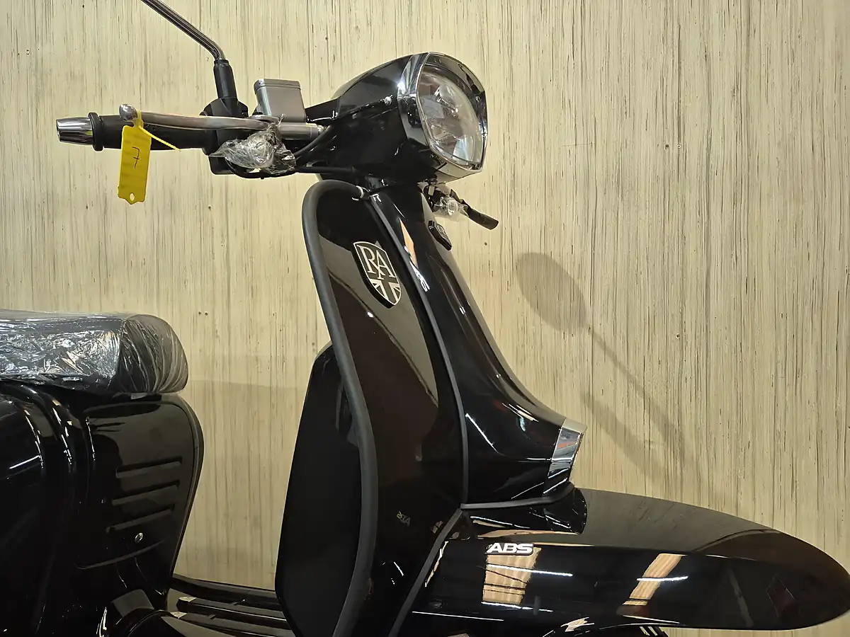 Used Royal Alloy GP125 Lc Mt Black - Interior and Exterior details 7