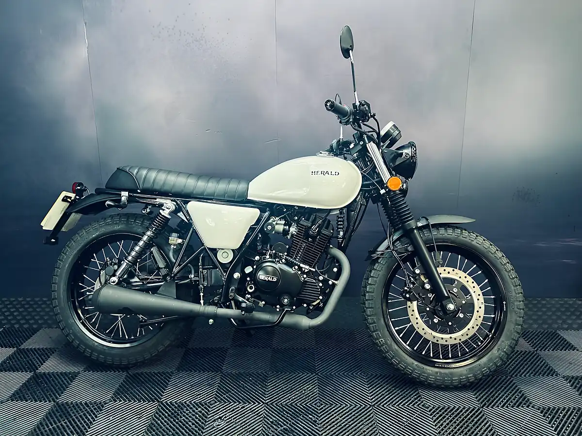 Used Royal Enfield Continental GT 650 - Interior and Exterior details 3