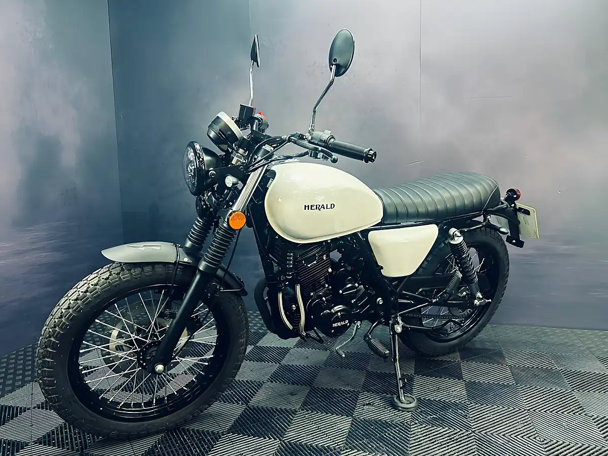 Used Royal Enfield Continental GT 650 - Interior and Exterior details 6