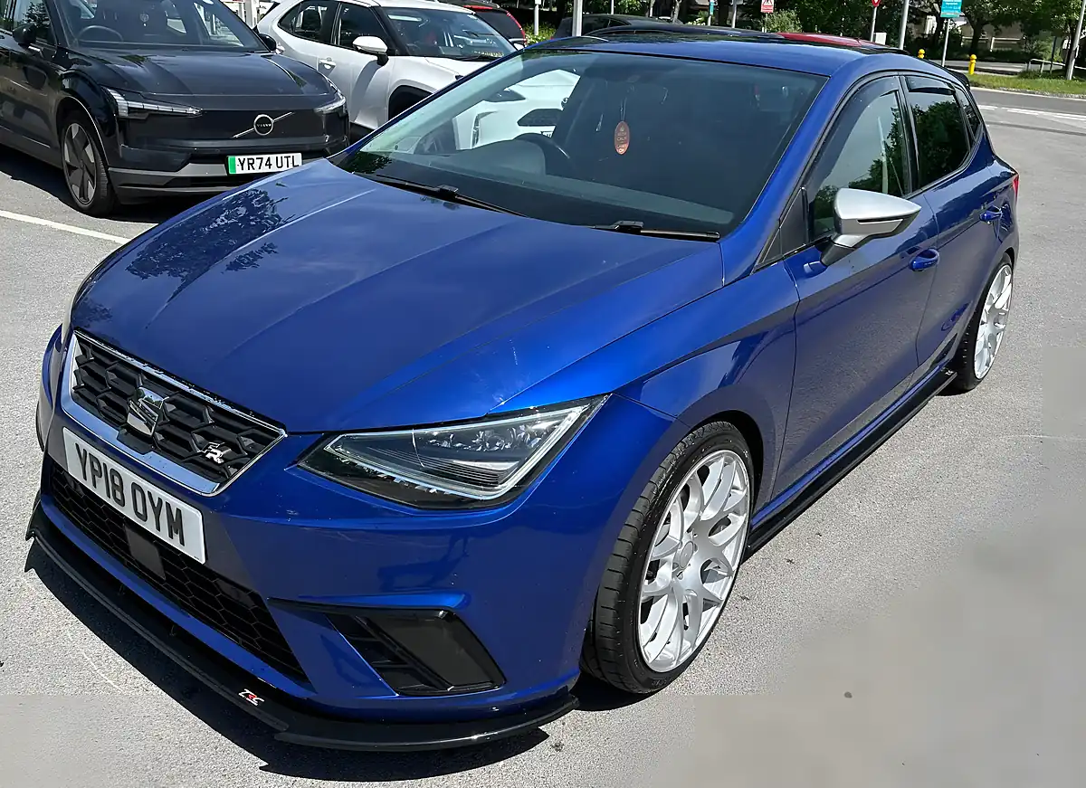Used SEAT Ibiza Fr Blue - Interior and Exterior details 16