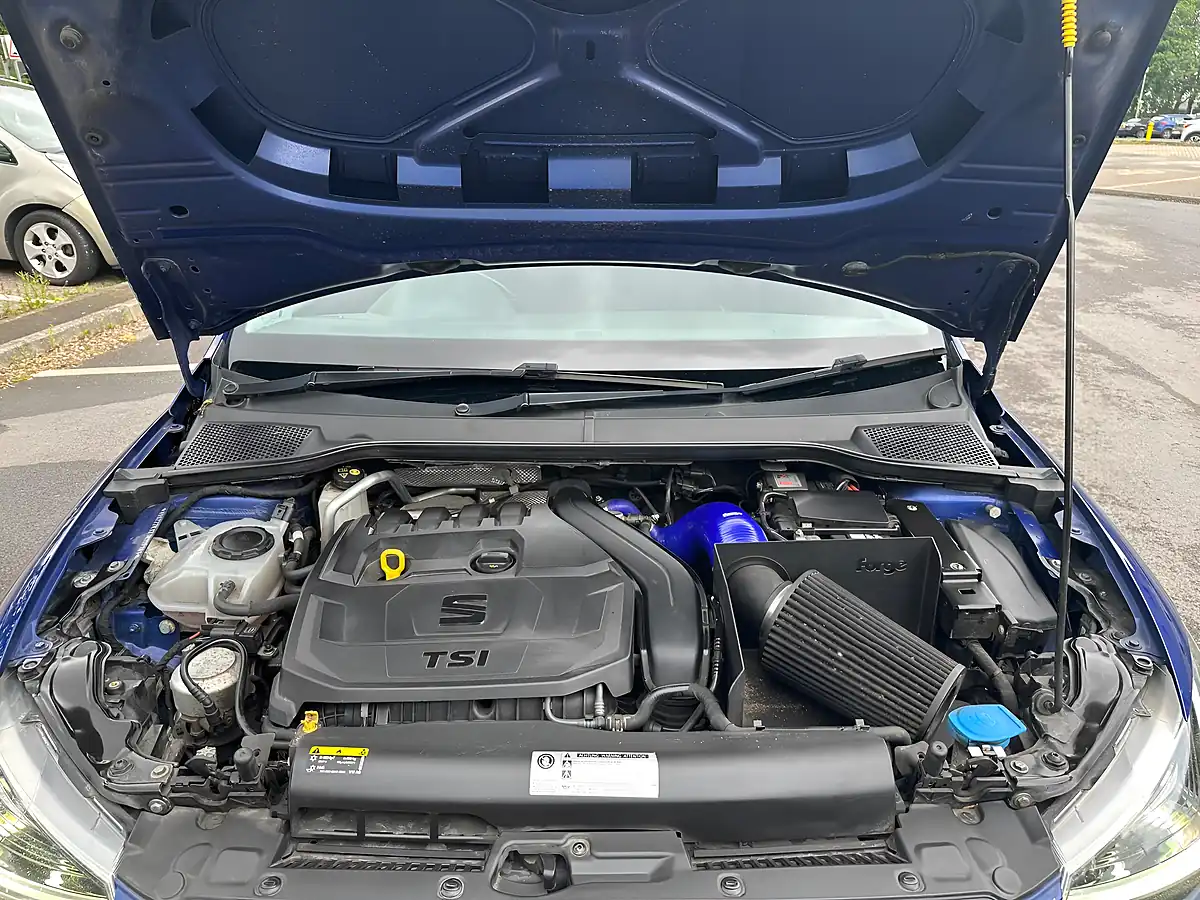 Used SEAT Ibiza Fr Blue - Interior and Exterior details 2