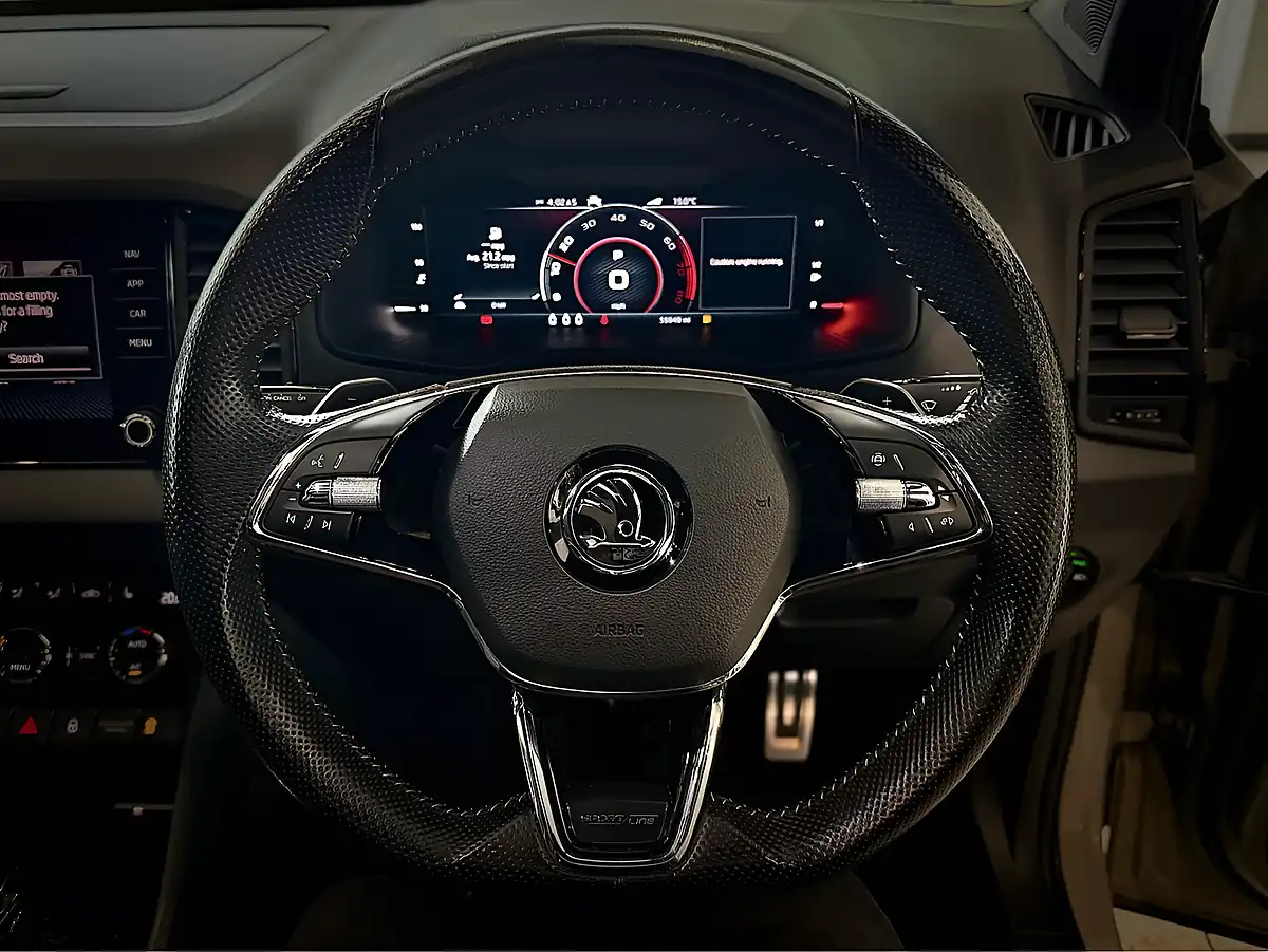 Used Skoda Karoq Sportline - Interior and Exterior details 17