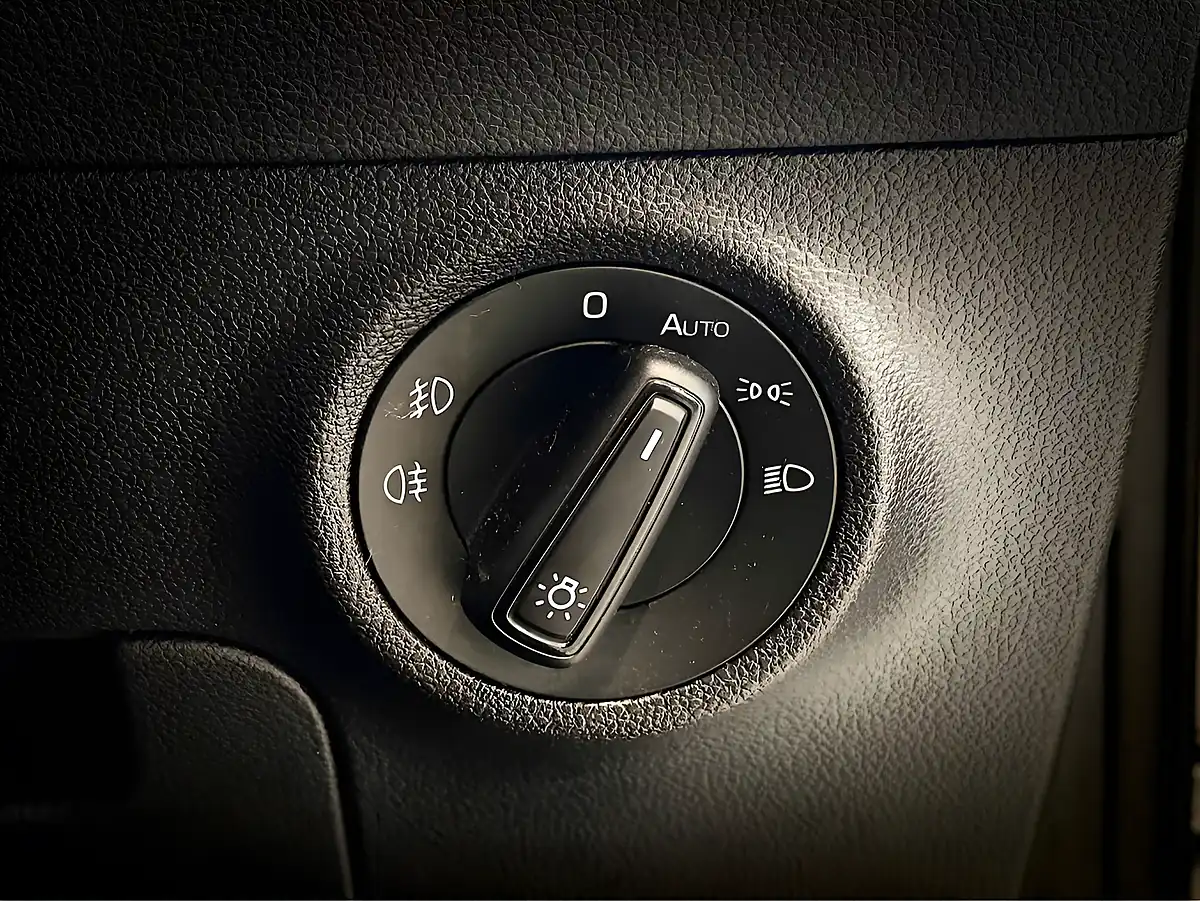 Used Skoda Karoq Sportline - Interior and Exterior details 19