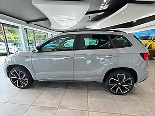 Used Skoda Karoq Sportline - Interior and Exterior details 4
