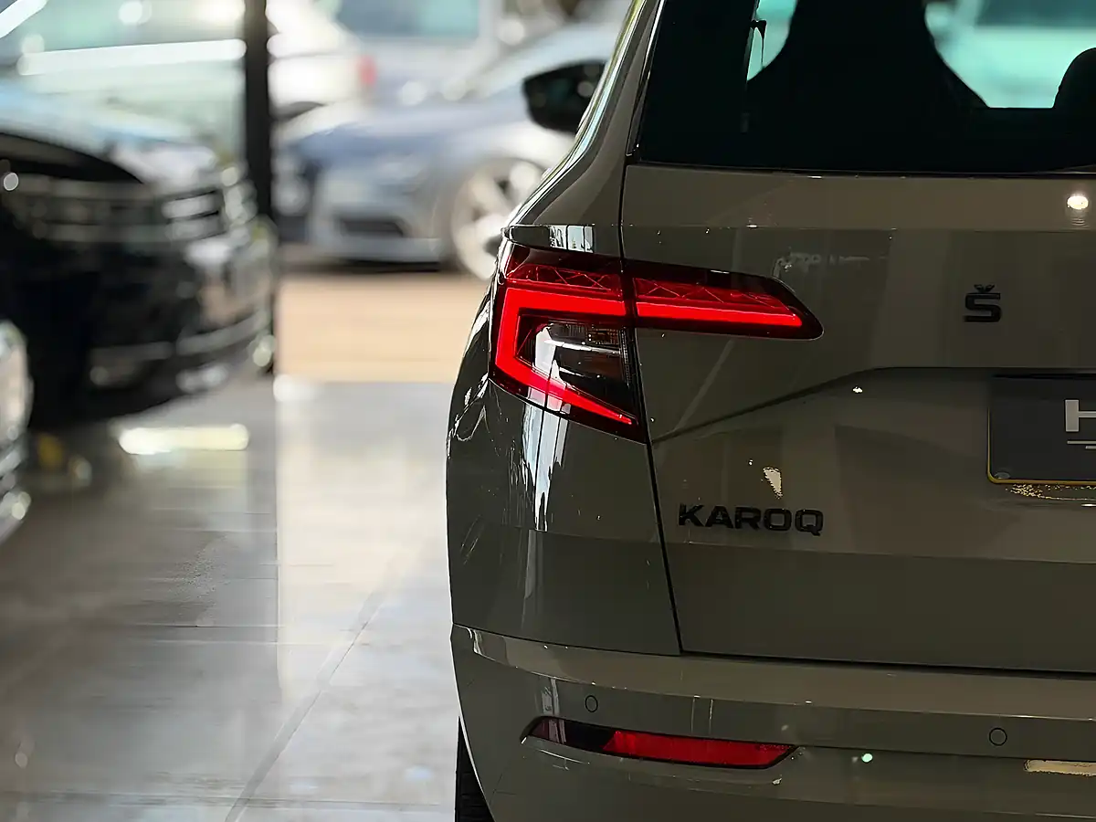 Used Skoda Karoq Sportline - Interior and Exterior details 7