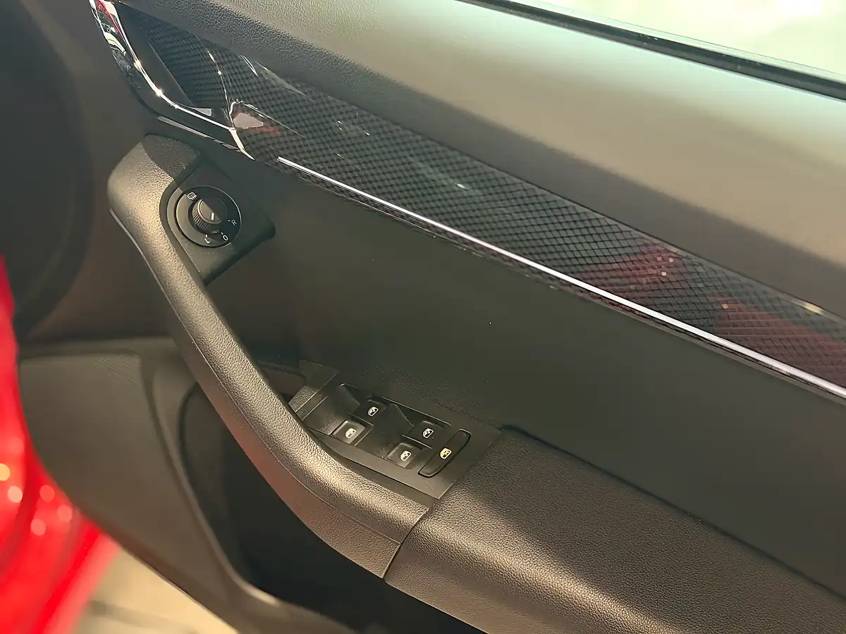 Used Skoda Octavia VRS - Interior and Exterior details 13