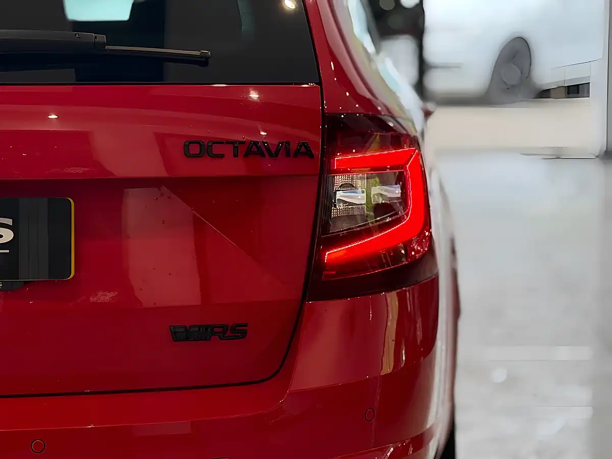 Used Skoda Octavia VRS - Interior and Exterior details 7