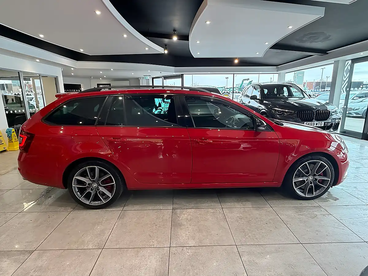 Used Skoda Octavia VRS - Interior and Exterior details 9