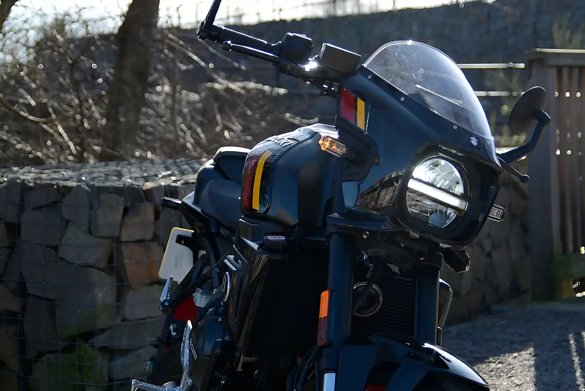 Used Suzuki Gsx 8TT Black - Interior and Exterior details 7