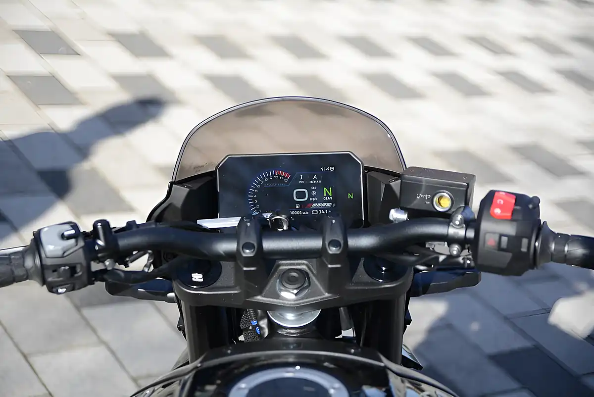 Used Suzuki Gsx 8TT Black - Interior and Exterior details 9