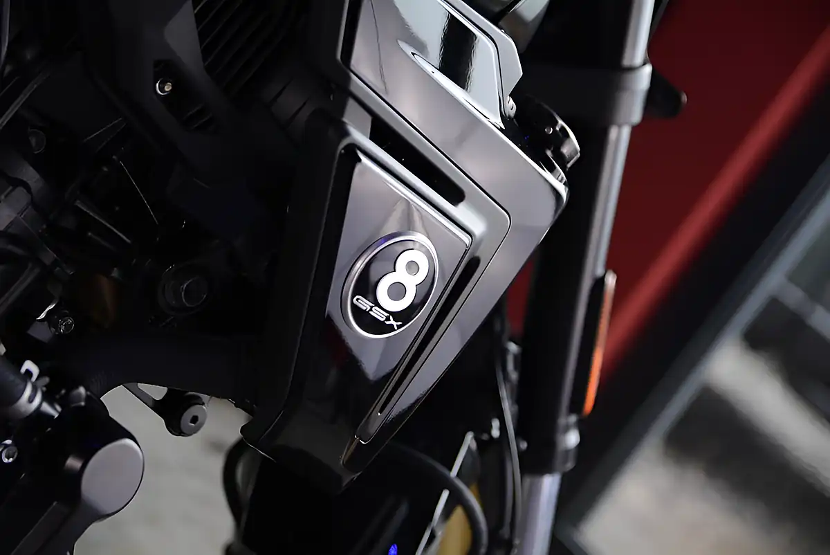 Used Suzuki Gsx GSX-8TT Green - Interior and Exterior details 3