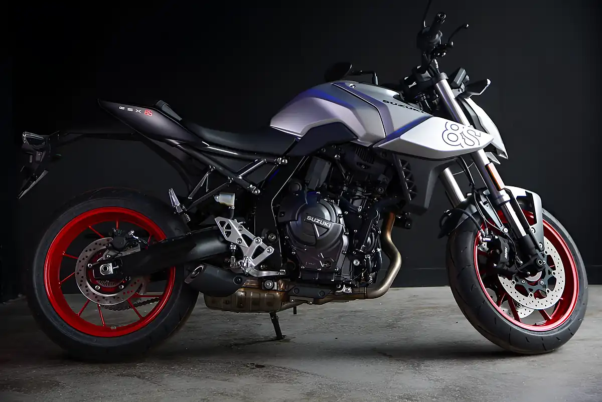 Used Suzuki Gsx-S GSX-8S Silver - Front View