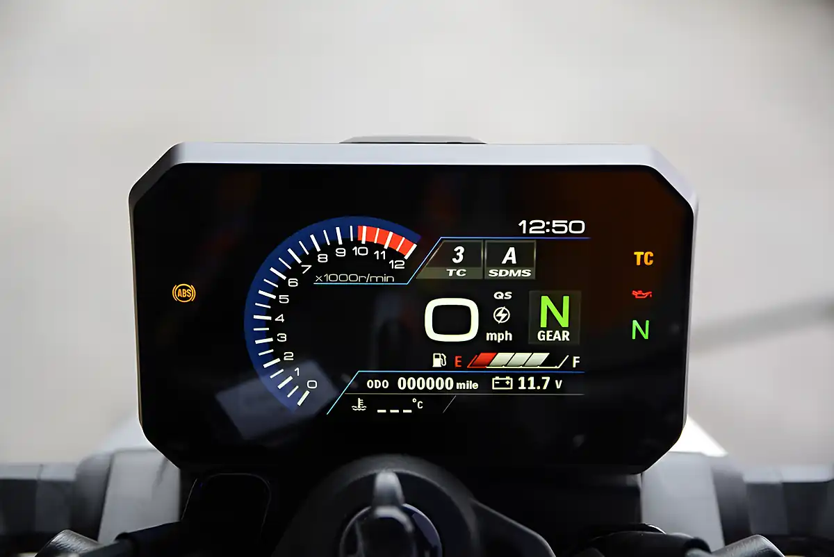 Used Suzuki Gsx-S GSX-8S Silver - Interior and Exterior details 7