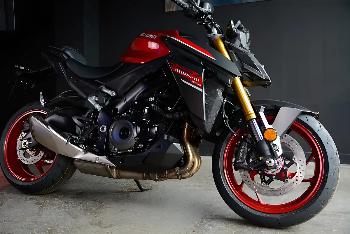 Used Suzuki GSX-S1000 s1000 Candy Red - Interior and Exterior details 7