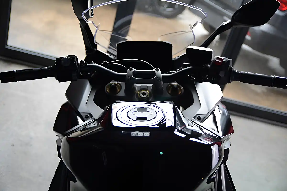 Used Suzuki GSX-S1000GT+ GT Black - Interior and Exterior details 6