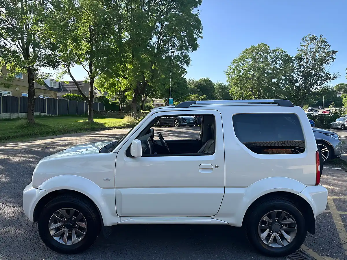 Used Suzuki Jimny SZ4 White - Interior and Exterior details 10
