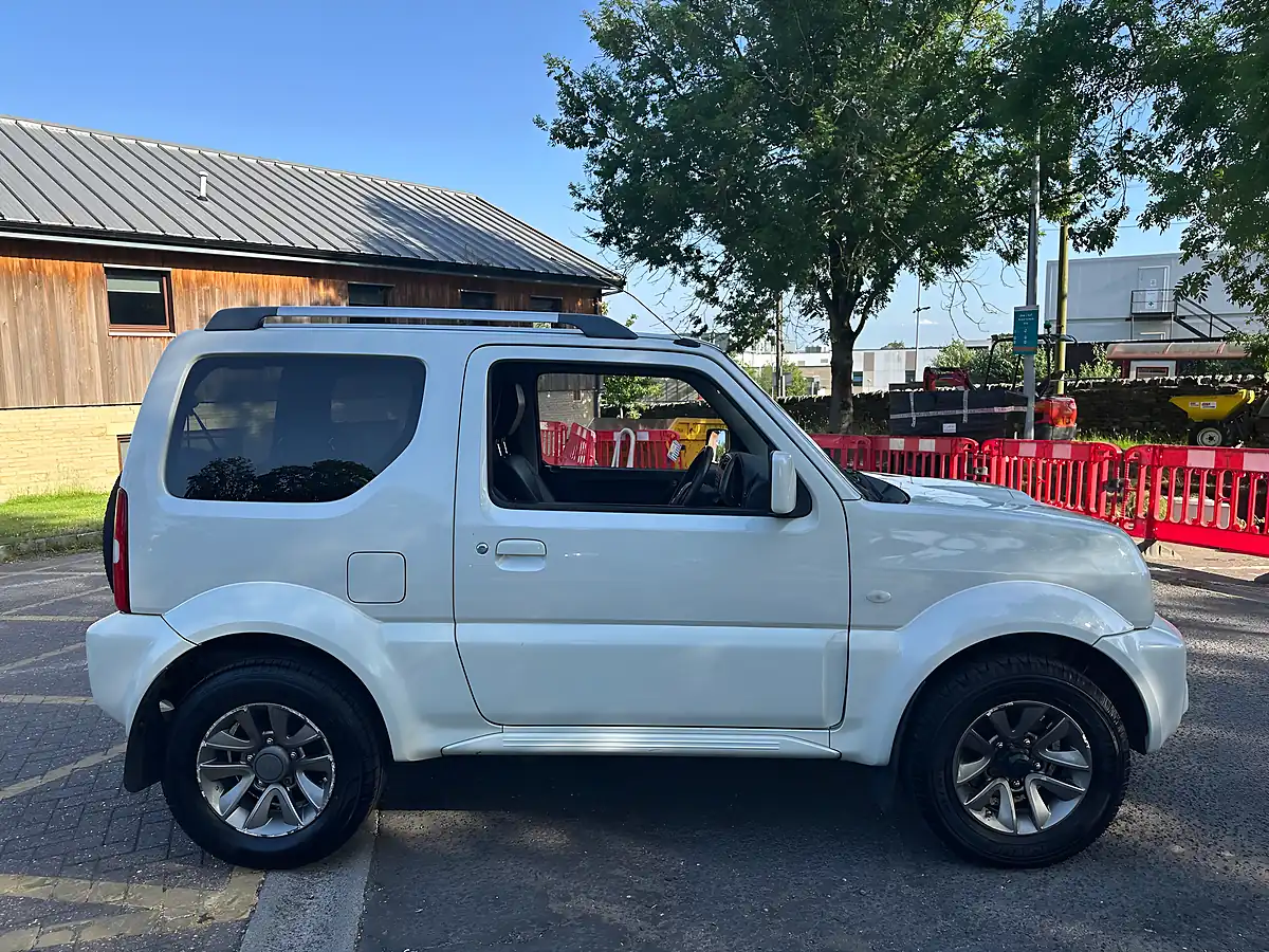 Used Suzuki Jimny SZ4 White - Interior and Exterior details 12