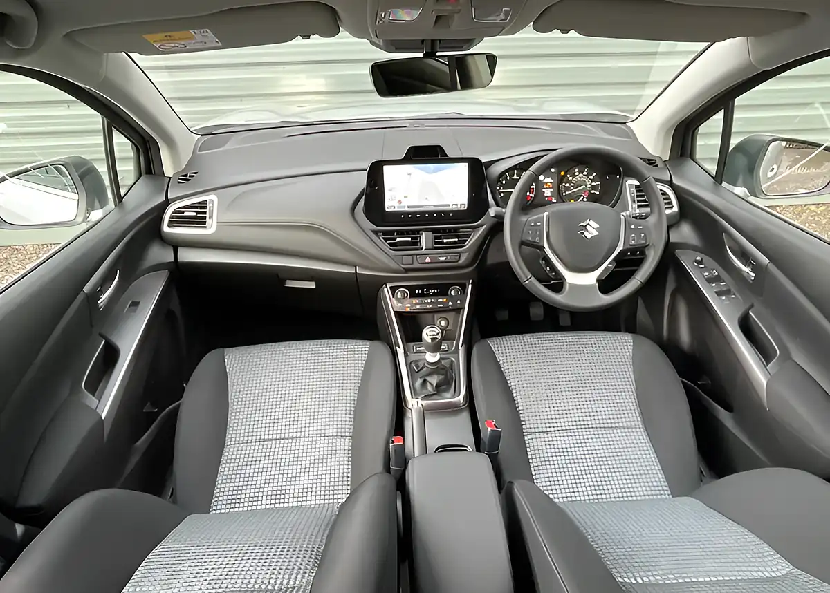 Used Suzuki S-Cross Motion - Interior and Exterior details 12