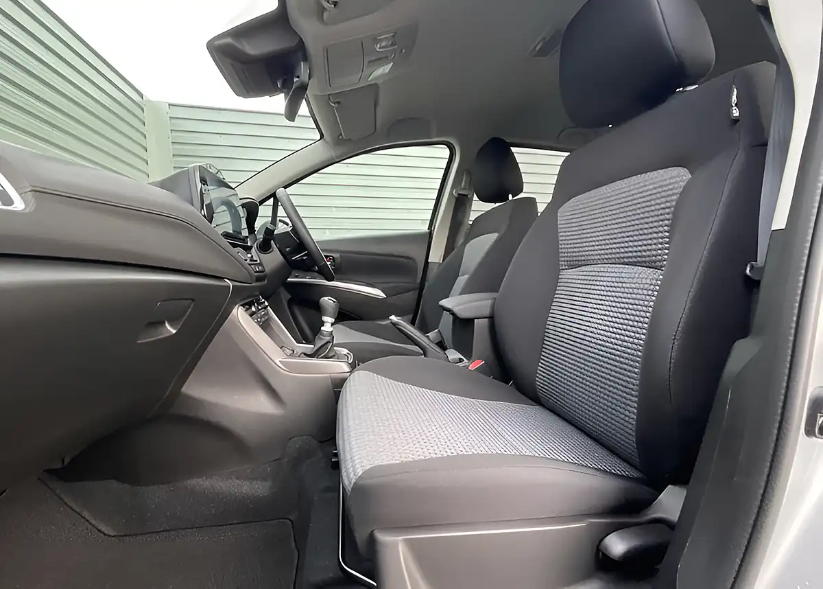 Used Suzuki S-Cross Motion - Interior and Exterior details 13