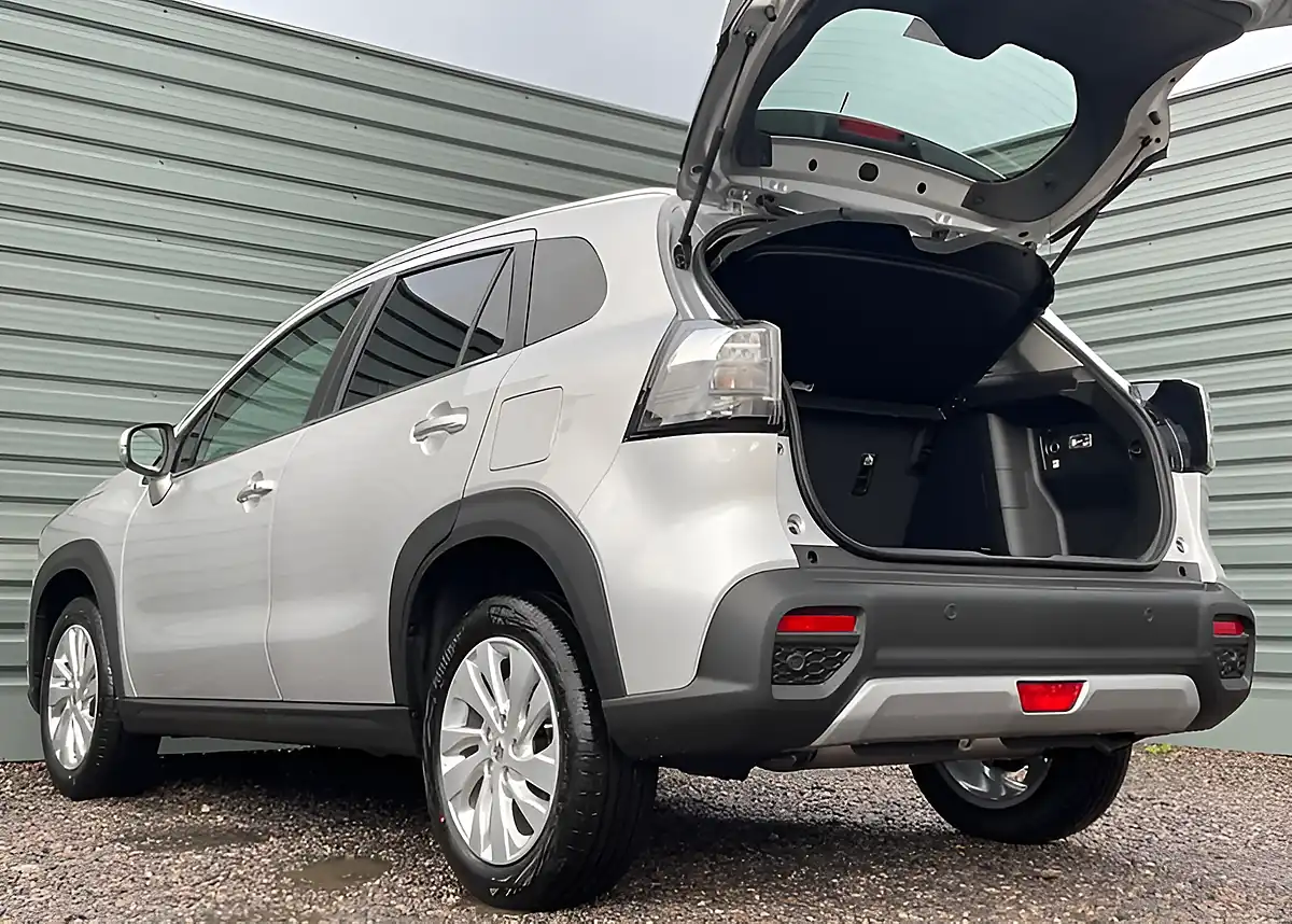 Used Suzuki S-Cross Motion - Interior and Exterior details 16