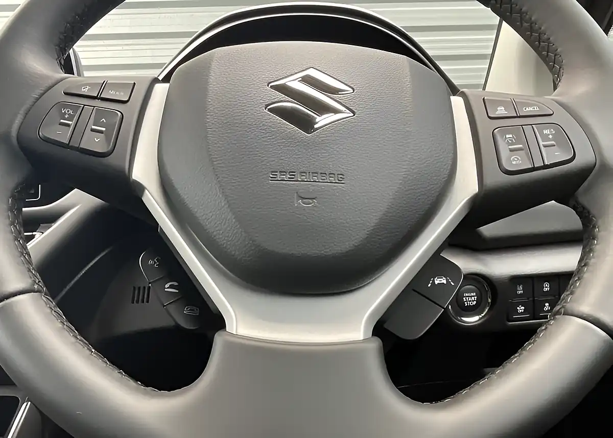 Used Suzuki S-Cross Motion - Interior and Exterior details 19