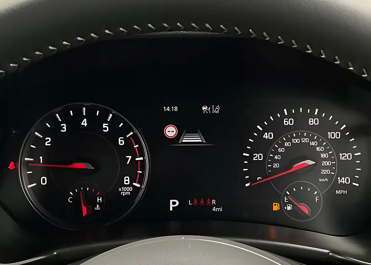 Used Suzuki Swift Motion Burning Red - Interior and Exterior details 18