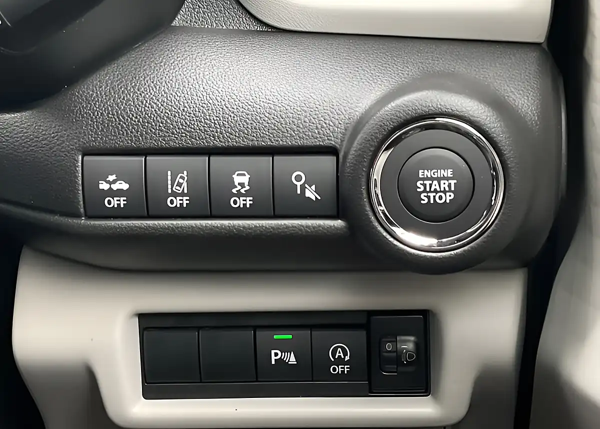 Used Suzuki Swift Motion Burning Red - Interior and Exterior details 19