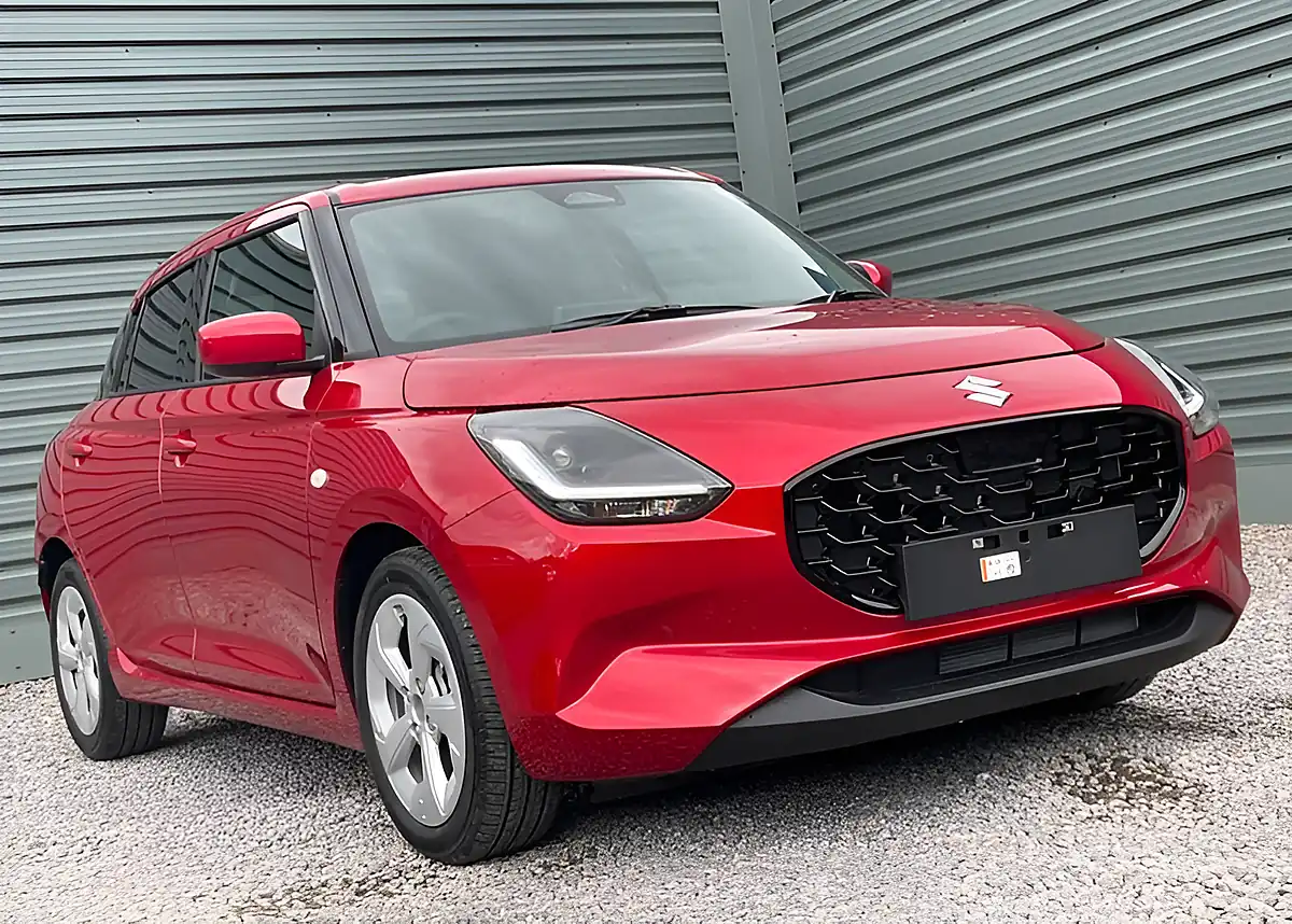 Used Suzuki Swift Motion Burning Red - Interior and Exterior details 3