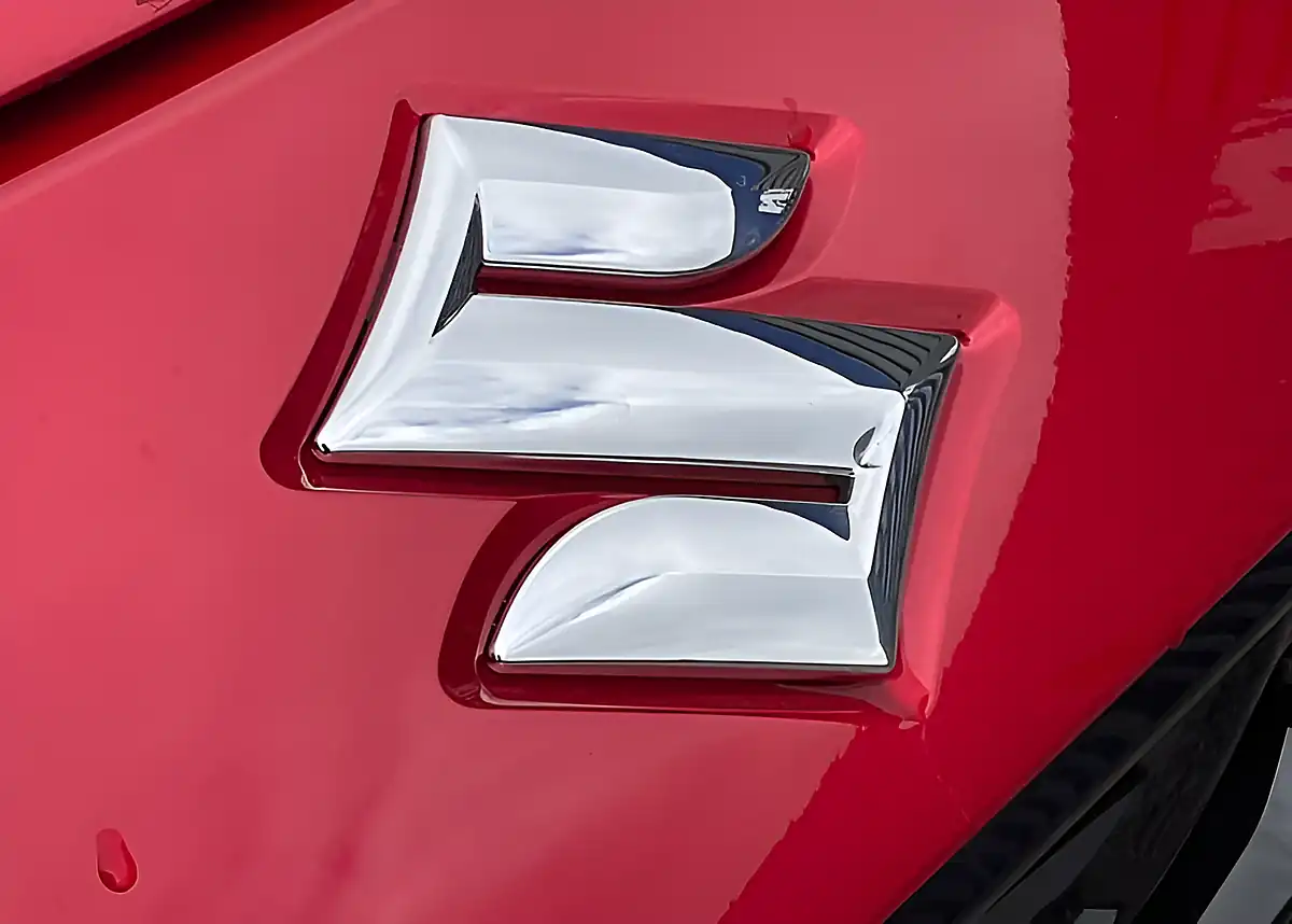 Used Suzuki Swift Motion Burning Red - Interior and Exterior details 6