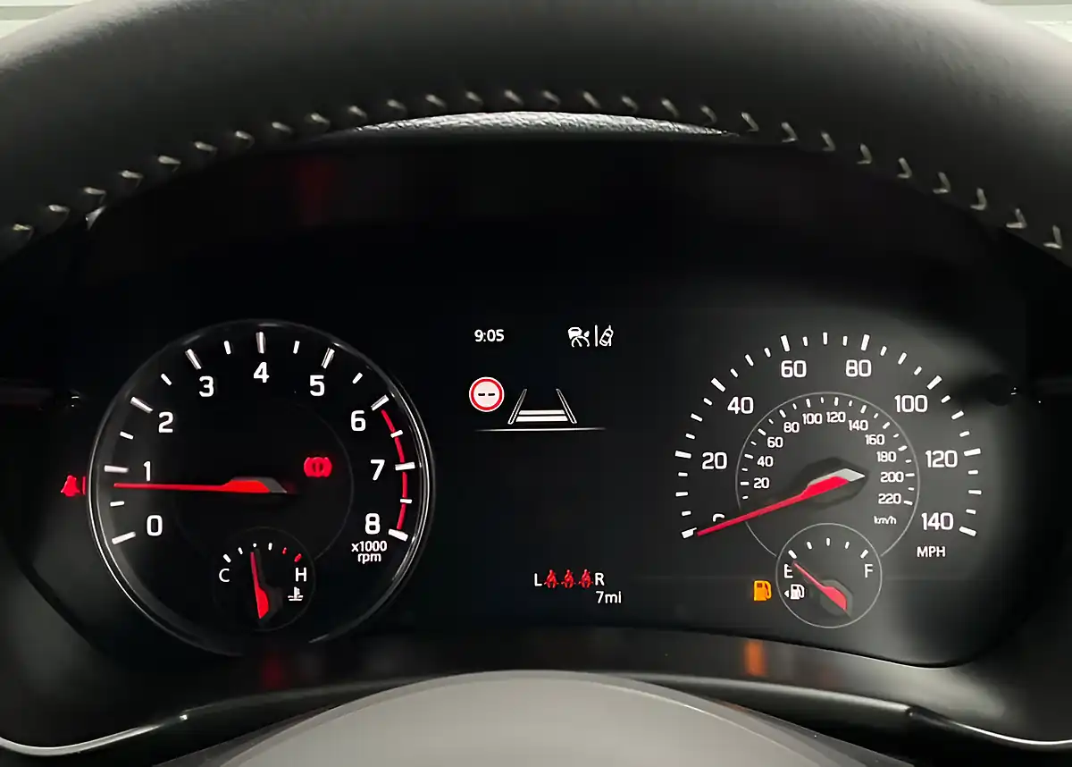 Used Suzuki Swift Motion Burning Red - Interior and Exterior details 17
