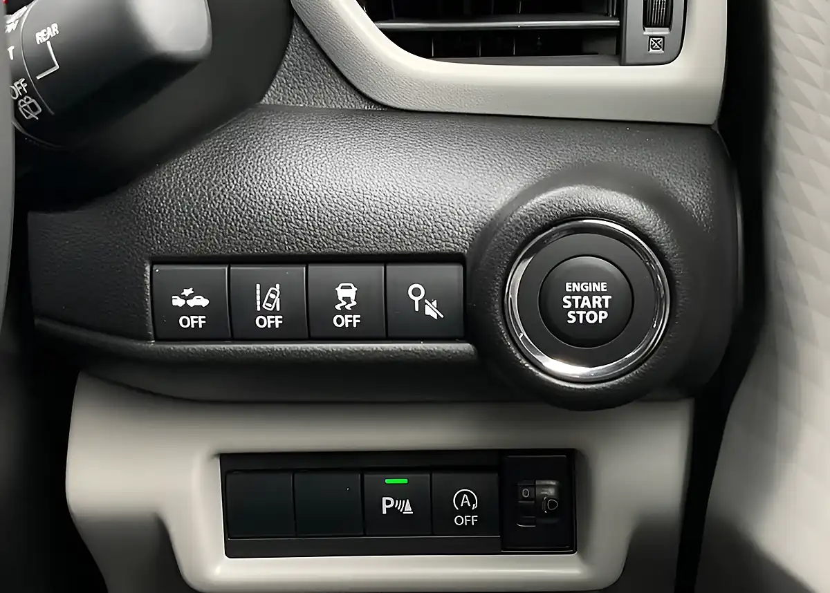 Used Suzuki Swift Motion Burning Red - Interior and Exterior details 18