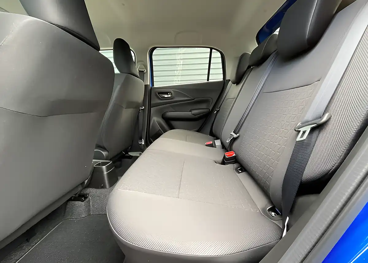 Used Suzuki Swift Motion Frontier Blue/Black Roof - Interior and Exterior details 13