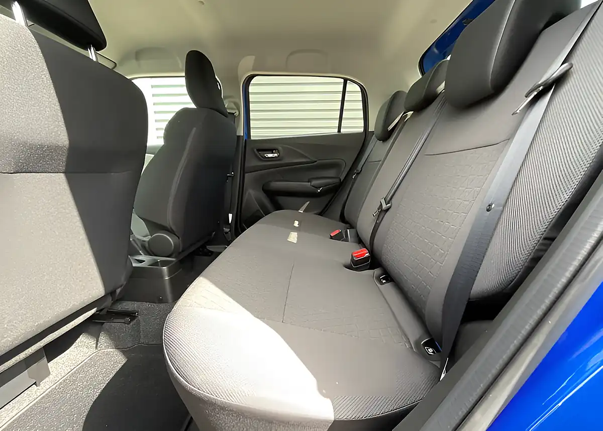 Used Suzuki Swift Motion Frontier Blue - Interior and Exterior details 14