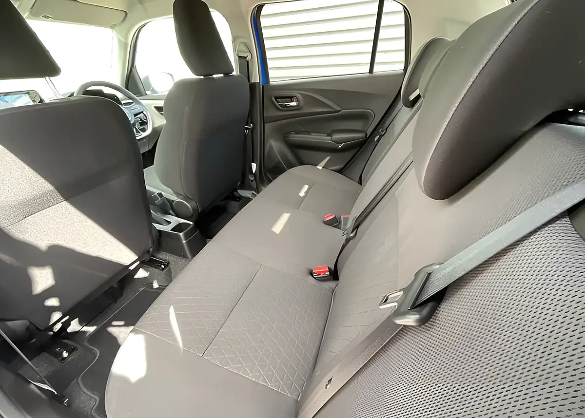 Used Suzuki Swift Motion Frontier Blue - Interior and Exterior details 15