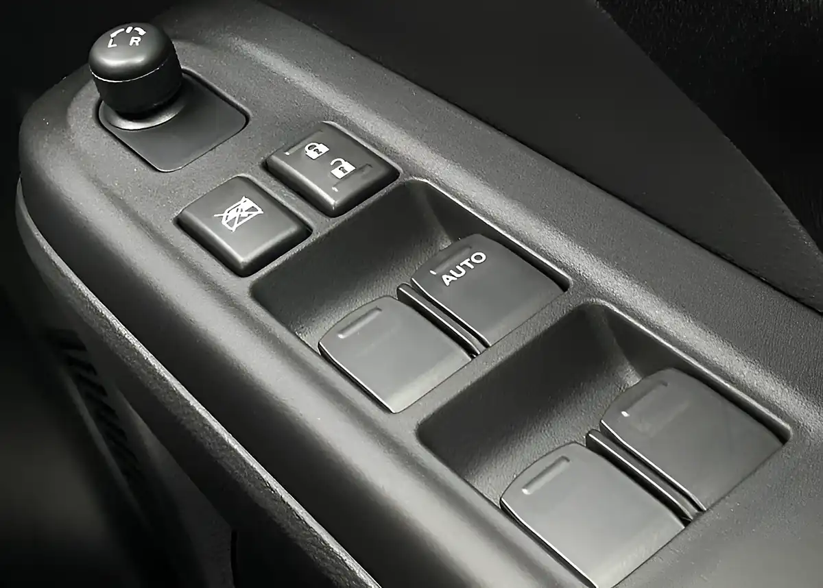 Used Suzuki Swift Motion Frontier Blue - Interior and Exterior details 19