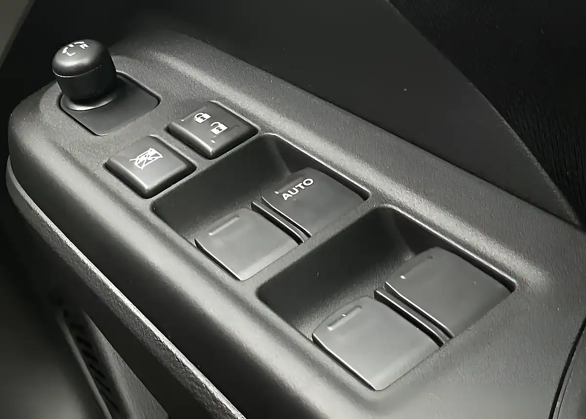Used Suzuki Swift Motion - Interior and Exterior details 17