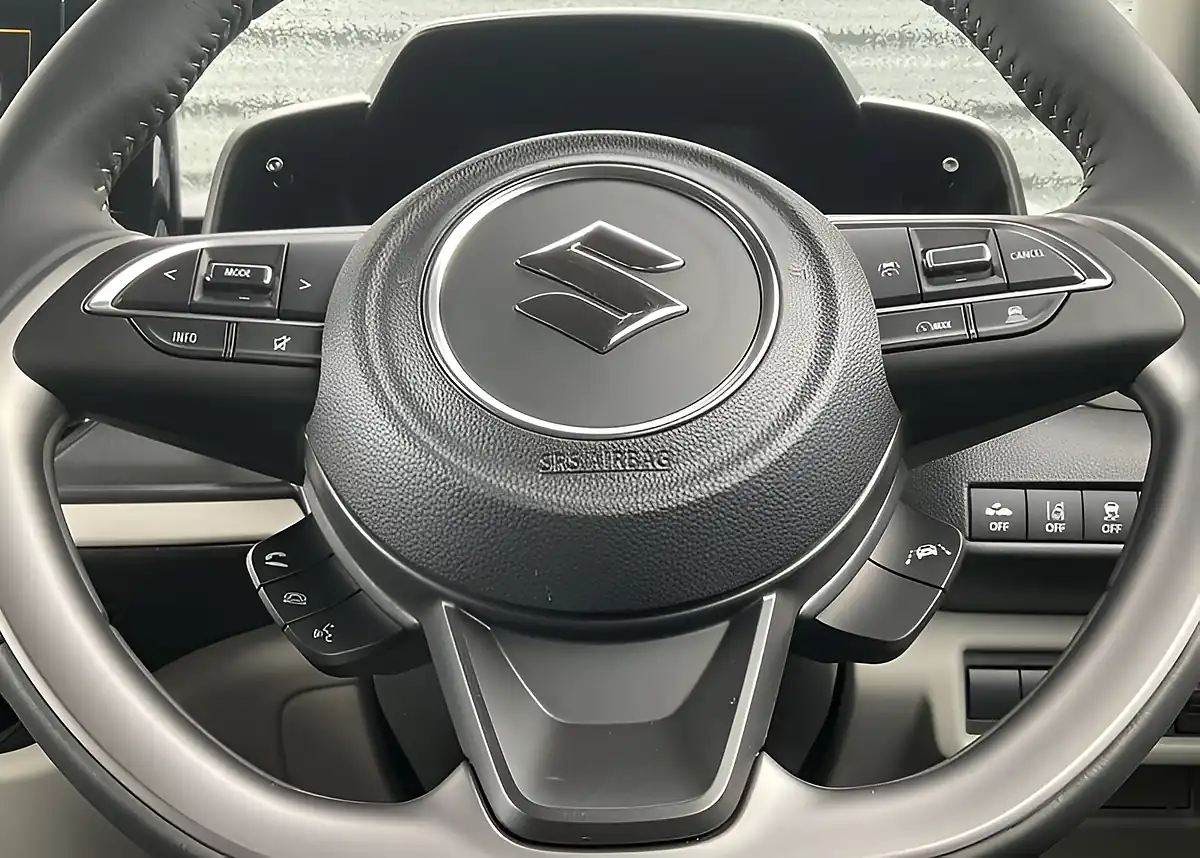 Used Suzuki Swift Motion - Interior and Exterior details 18