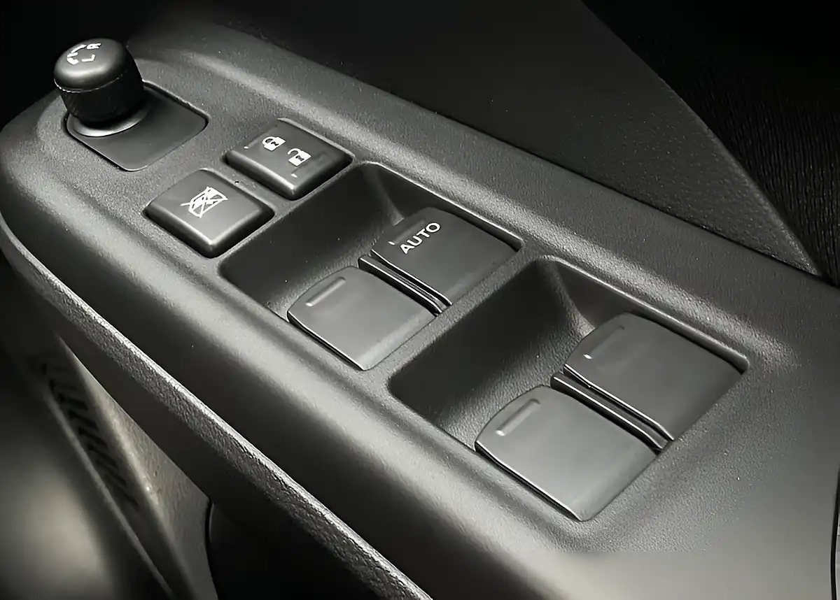 Used Suzuki Swift Motion - Interior and Exterior details 19
