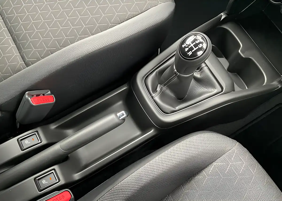 Used Suzuki Swift Motion - Interior and Exterior details 20