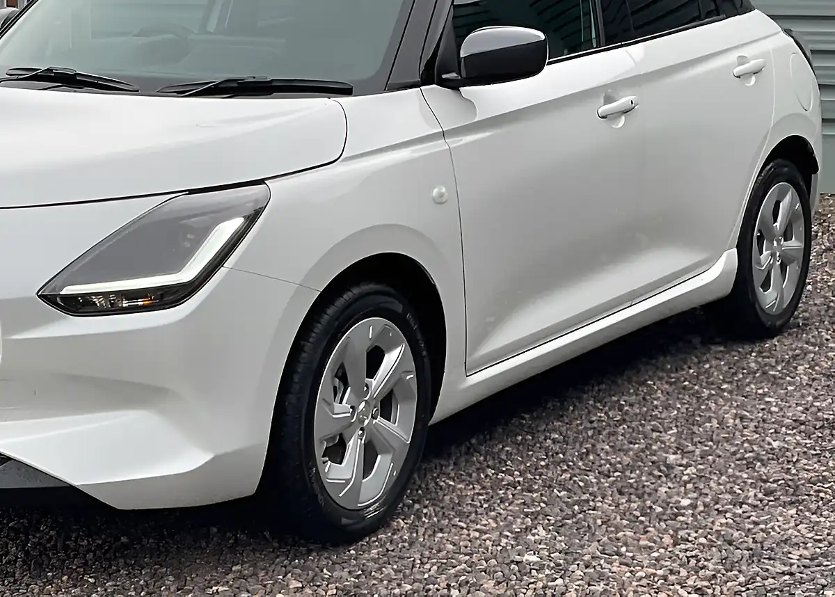 Used Suzuki Swift Motion - Interior and Exterior details 9