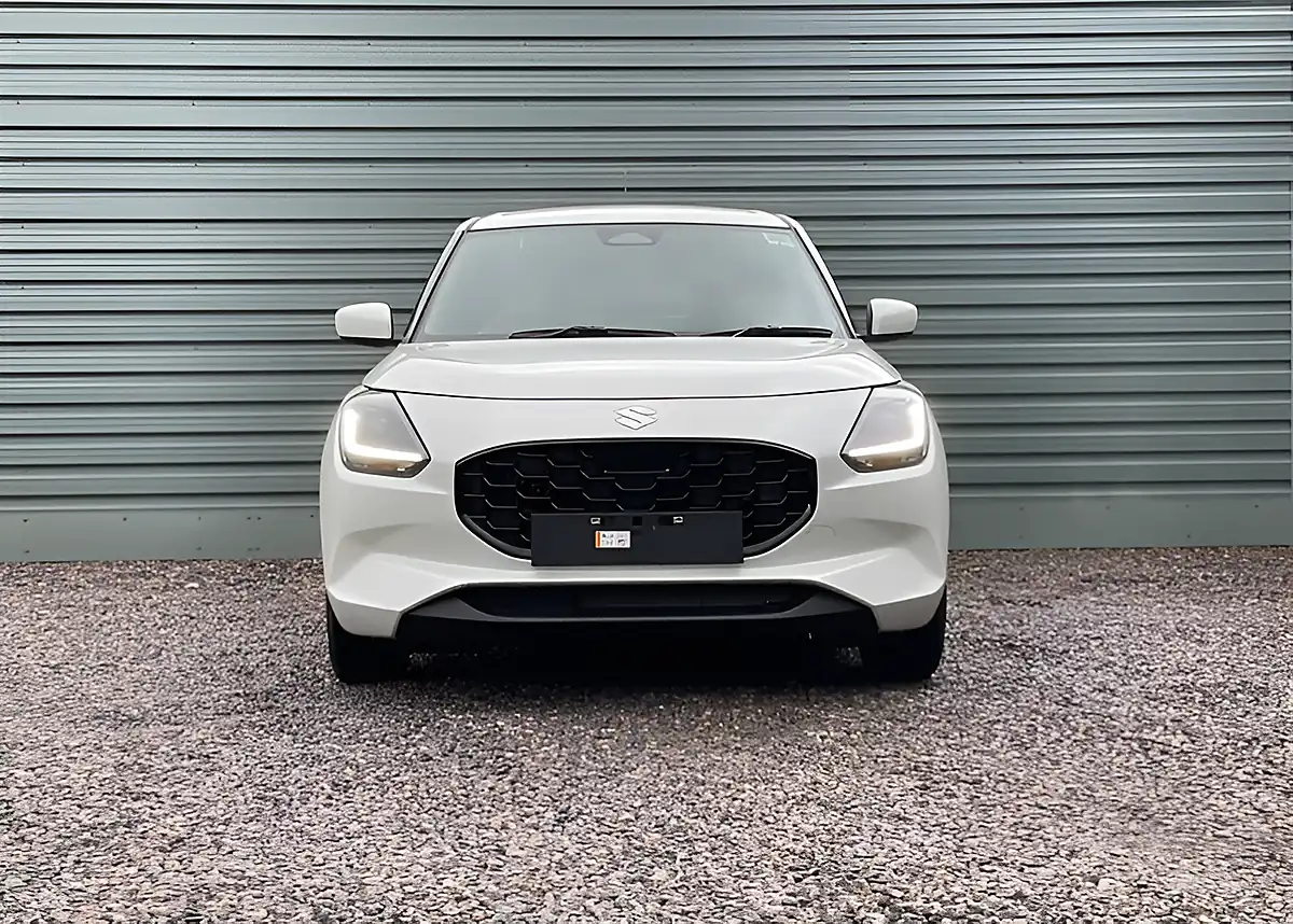 Used Suzuki Swift Motion Pure White - Interior and Exterior details 10