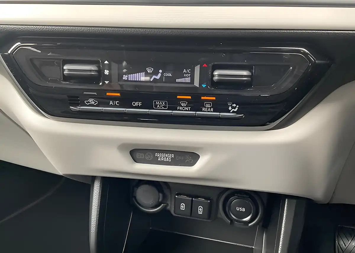 Used Suzuki Swift Motion Pure White - Interior and Exterior details 14