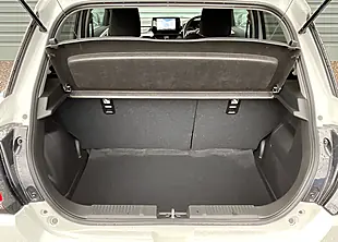 Used Suzuki Swift Motion Pure White - Interior and Exterior details 15