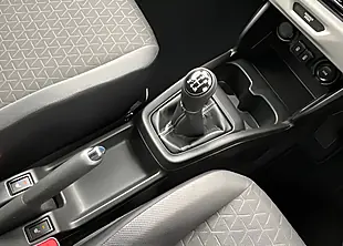 Used Suzuki Swift Motion Pure White - Interior and Exterior details 17