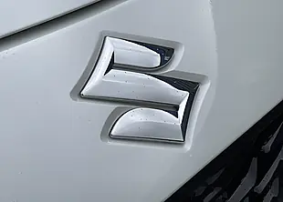 Used Suzuki Swift Motion Pure White - Interior and Exterior details 4