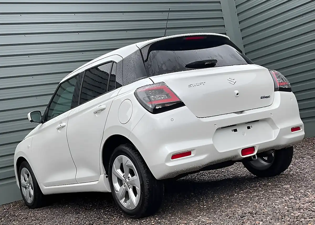 Used Suzuki Swift Motion Pure White - Interior and Exterior details 6