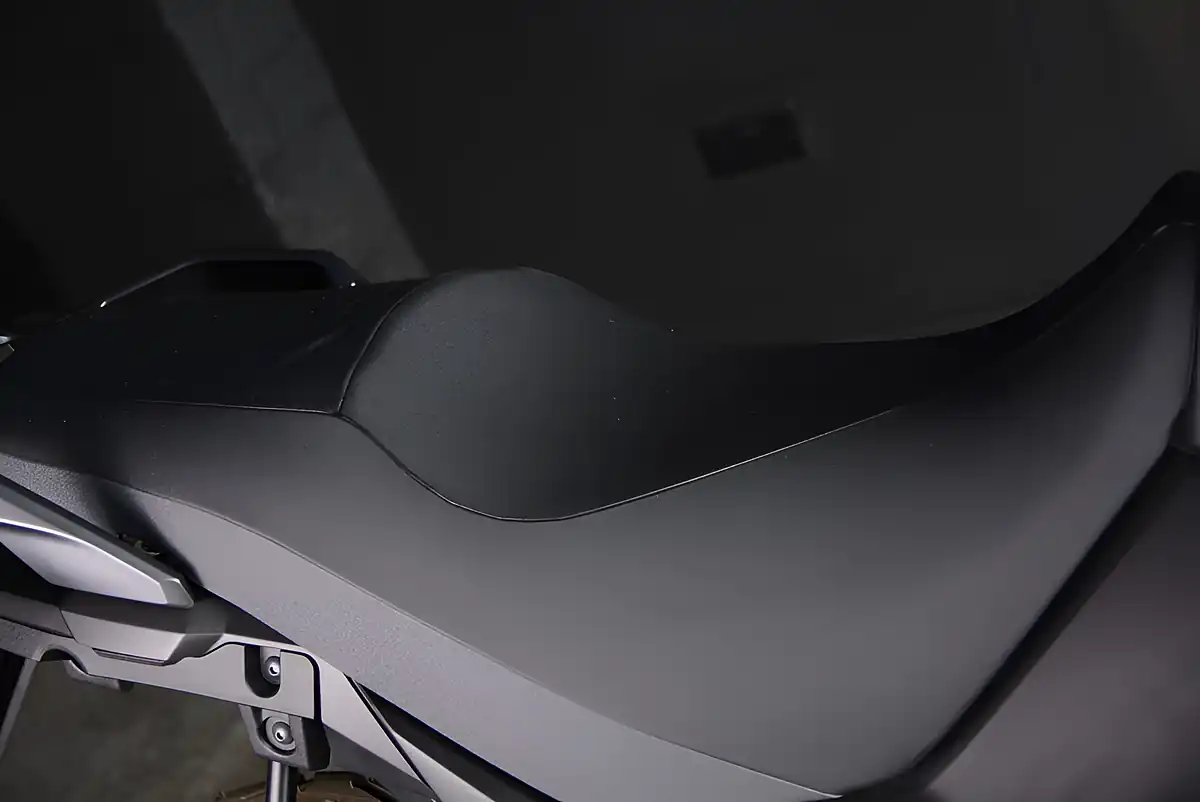 Used Suzuki V-Strom 650 Grey - Interior and Exterior details 6