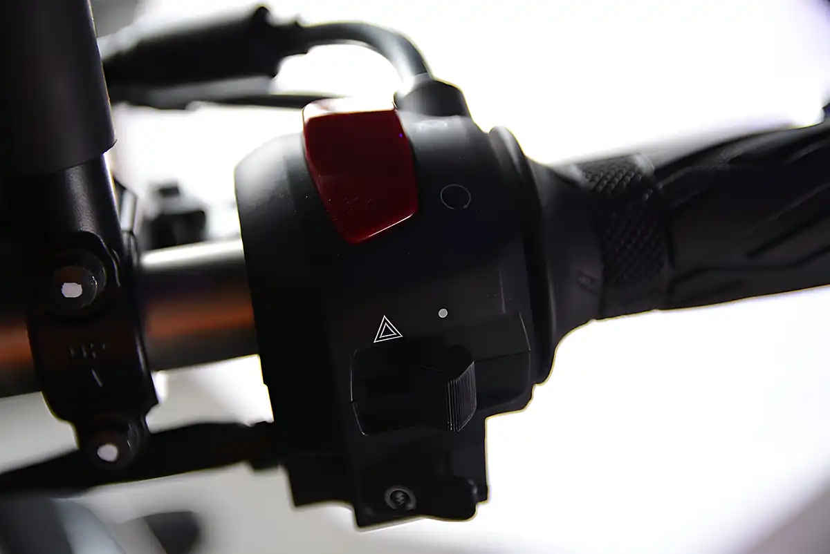 Used Suzuki V-Strom 650 Grey - Interior and Exterior details 8