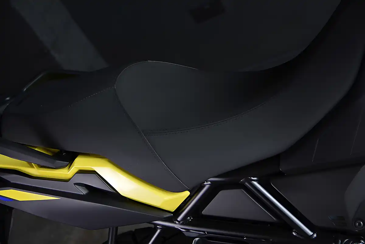 Used Suzuki V-Strom De Yellow - Interior and Exterior details 3